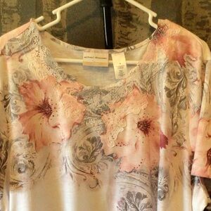 Very pretty spring colors. Short sleeve top size 3X​